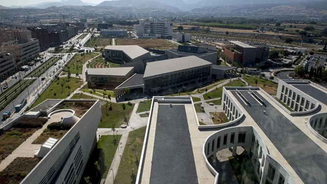 Read more about the article Granadas Universitäts „KI-Supercomputer“